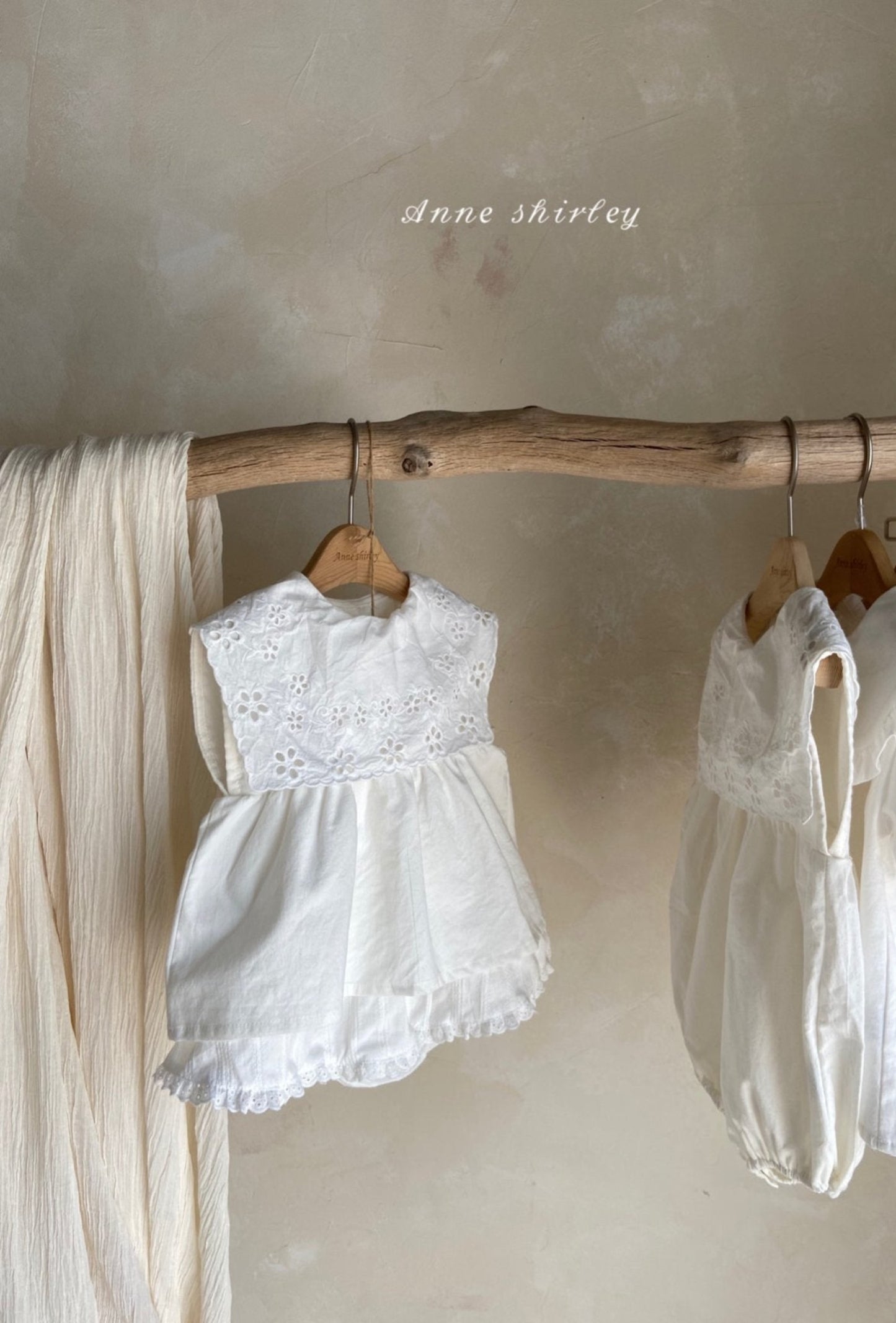 VIVIAN SUMMER BRODERIE BLOUSE - Vintage Blossom