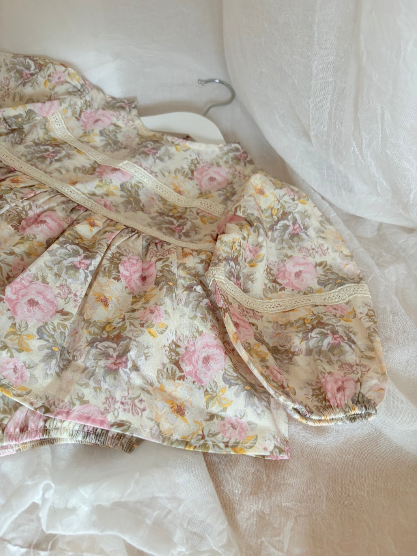 PINK/BEIGE FLORAL ROMPER - Vintage Blossom