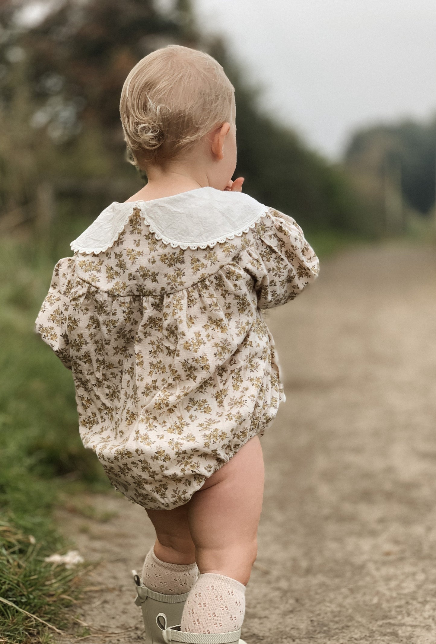 SCALLOPED COLLAR ROMPER - Vintage Blossom