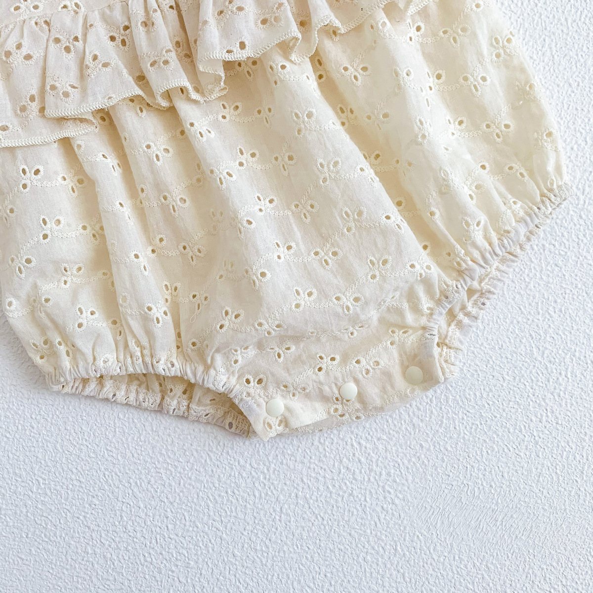 BRODERIE ANGLAISE SHORT SLEEVED ROMPER IN CREAM - Vintage Blossom