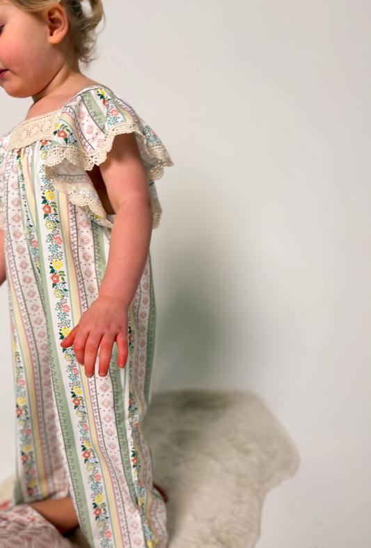 PRINTED FLUTTER SLEEVE JUMPSUIT - Vintage Blossom