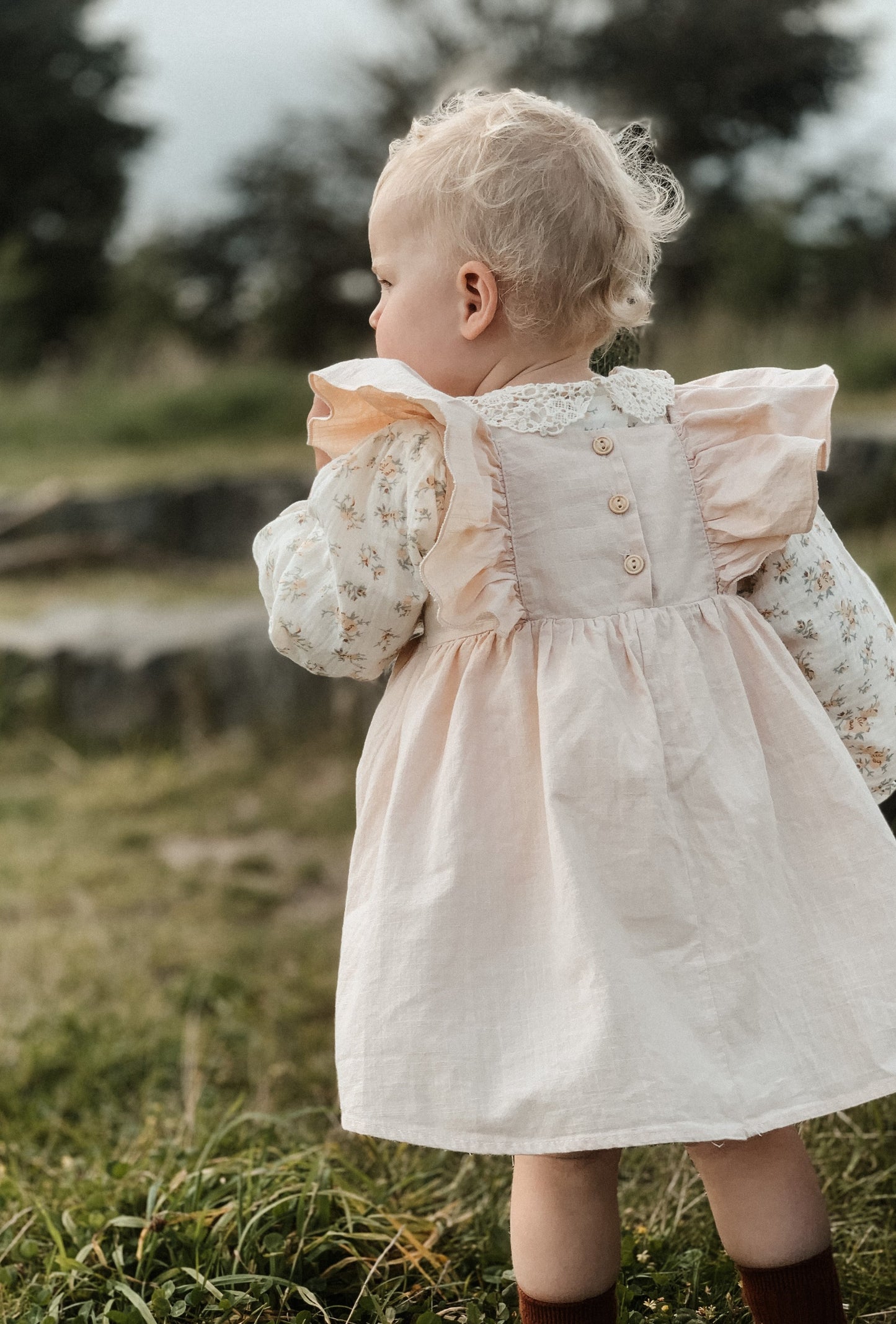 COTTON FLUTTER SLEEVE DRESS - Vintage Blossom