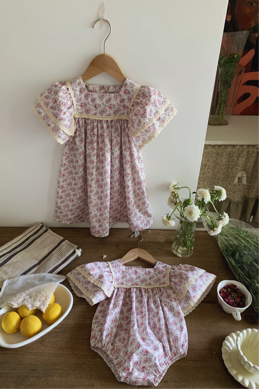 FLUTTER SLEEVE DRESS - Vintage Blossom