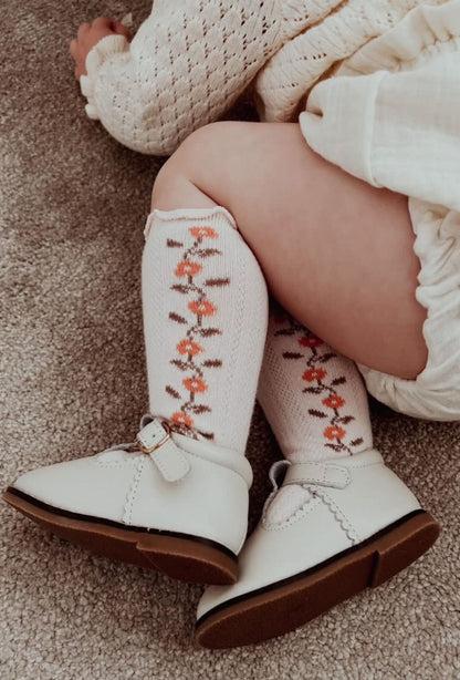 FLORAL KNEE HIGH FRILL SOCKS IN SOFT PEACH - Vintage Blossom