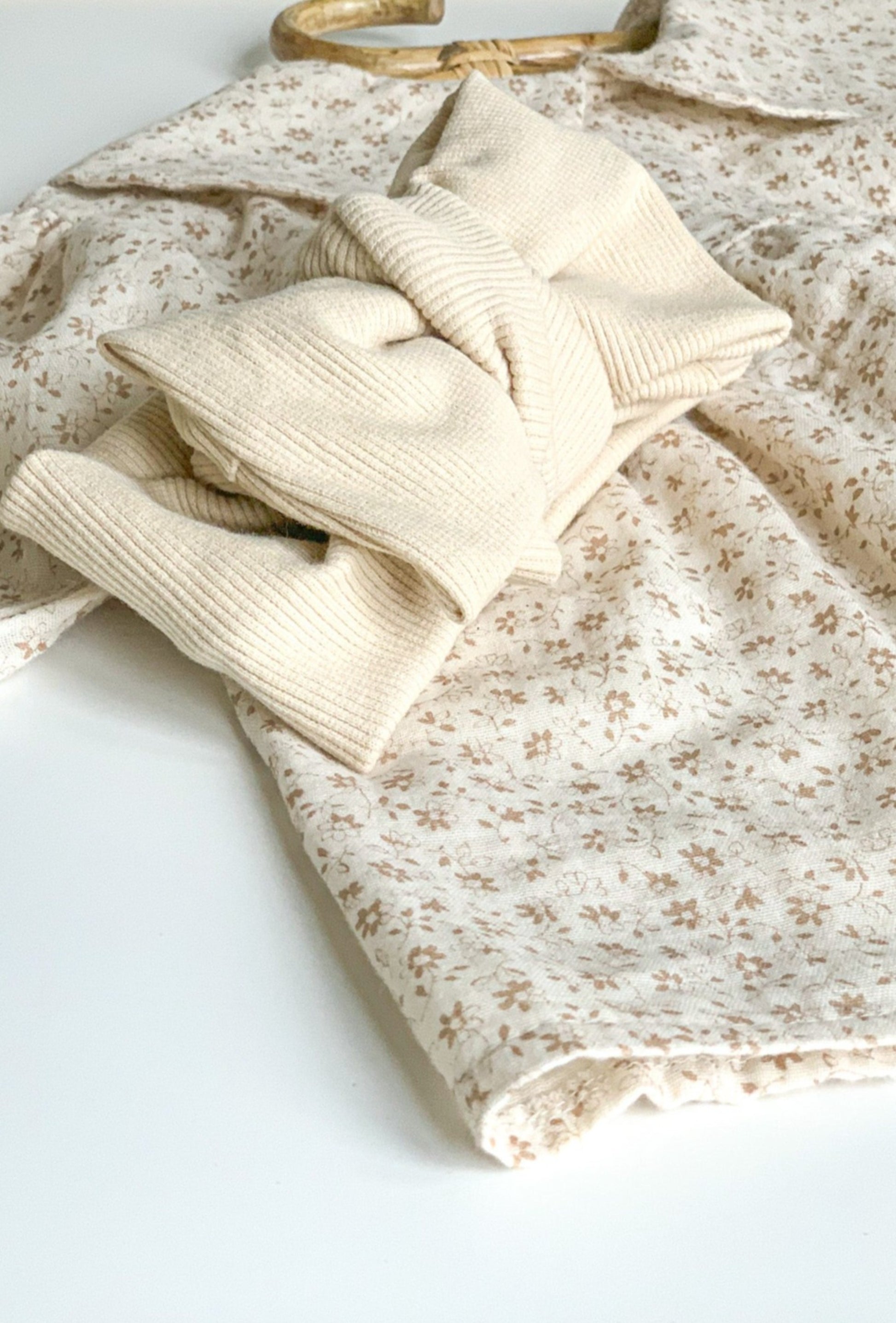 OVERSIZED RIBBED BOW HEADBAND IN SAND - Vintage Blossom