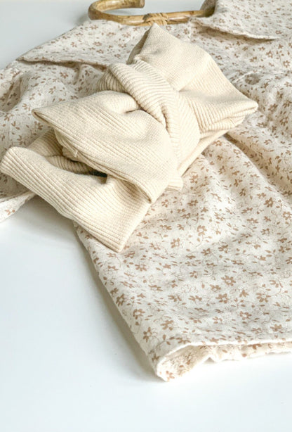 OVERSIZED RIBBED BOW HEADBAND IN SAND - Vintage Blossom