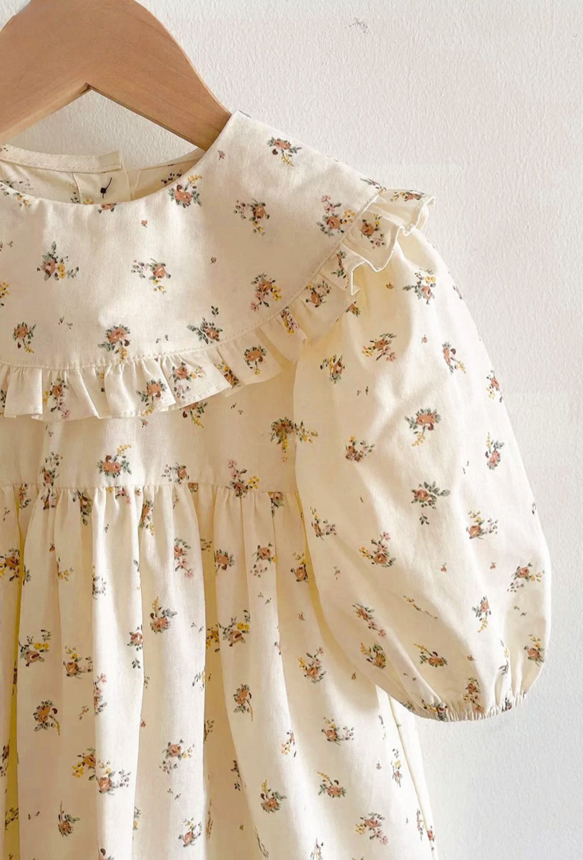 DOROTHY NEUTRAL OVERSIZED COLLAR ONE PIECE DRESS - Vintage Blossom
